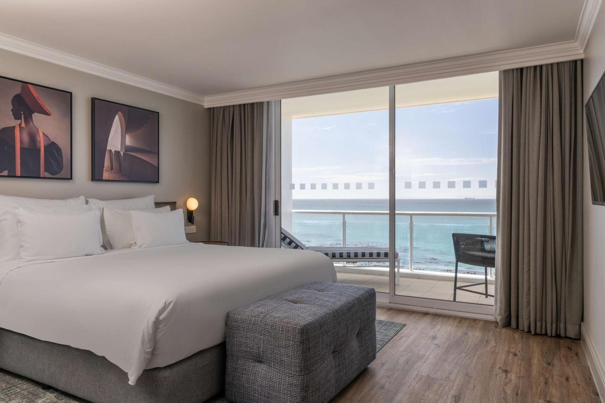 Radisson Collection Hotel, Waterfront Hotel