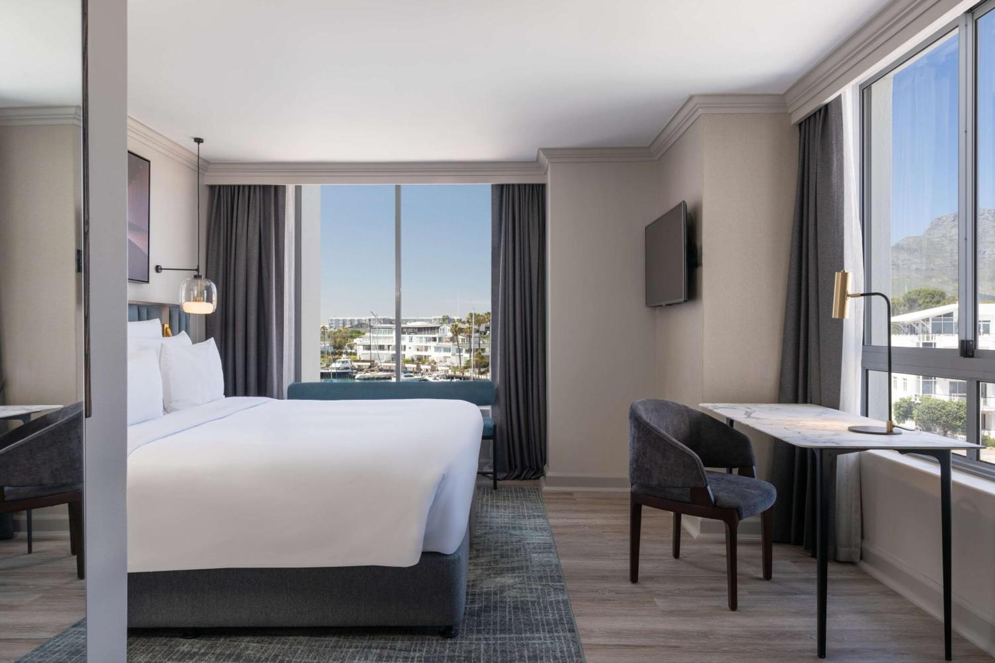 Radisson Collection Hotel，Waterfront酒店