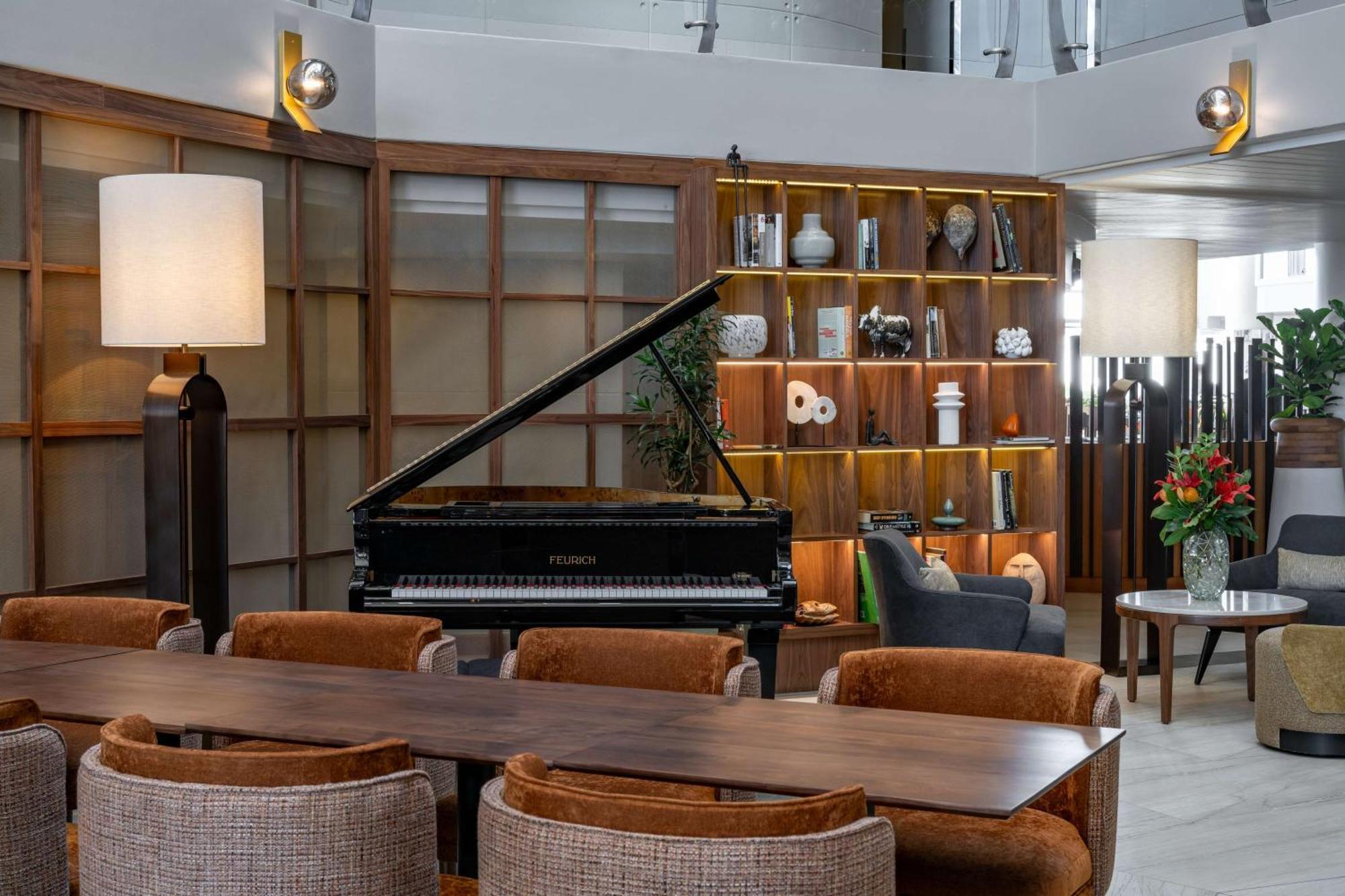 Radisson Collection Hotel, Waterfront Hotel